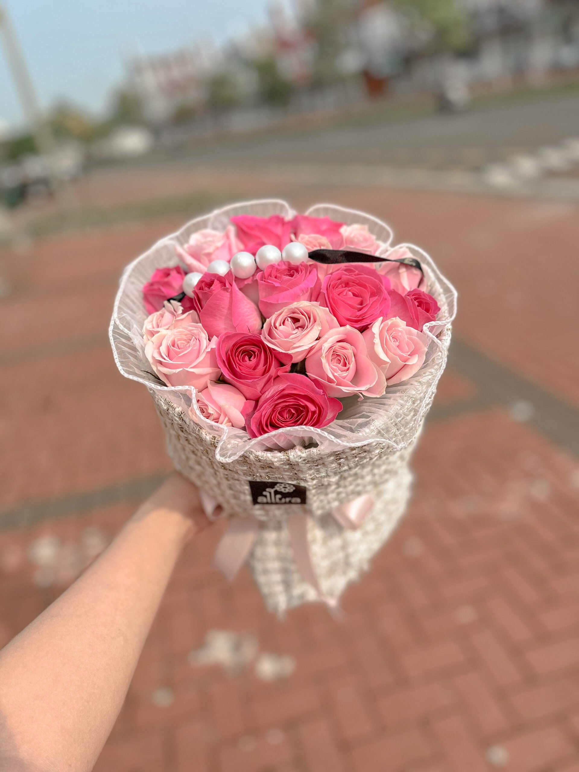Yoora 유라 Bouquet with Ferrero Rocher buket bunga mawar
