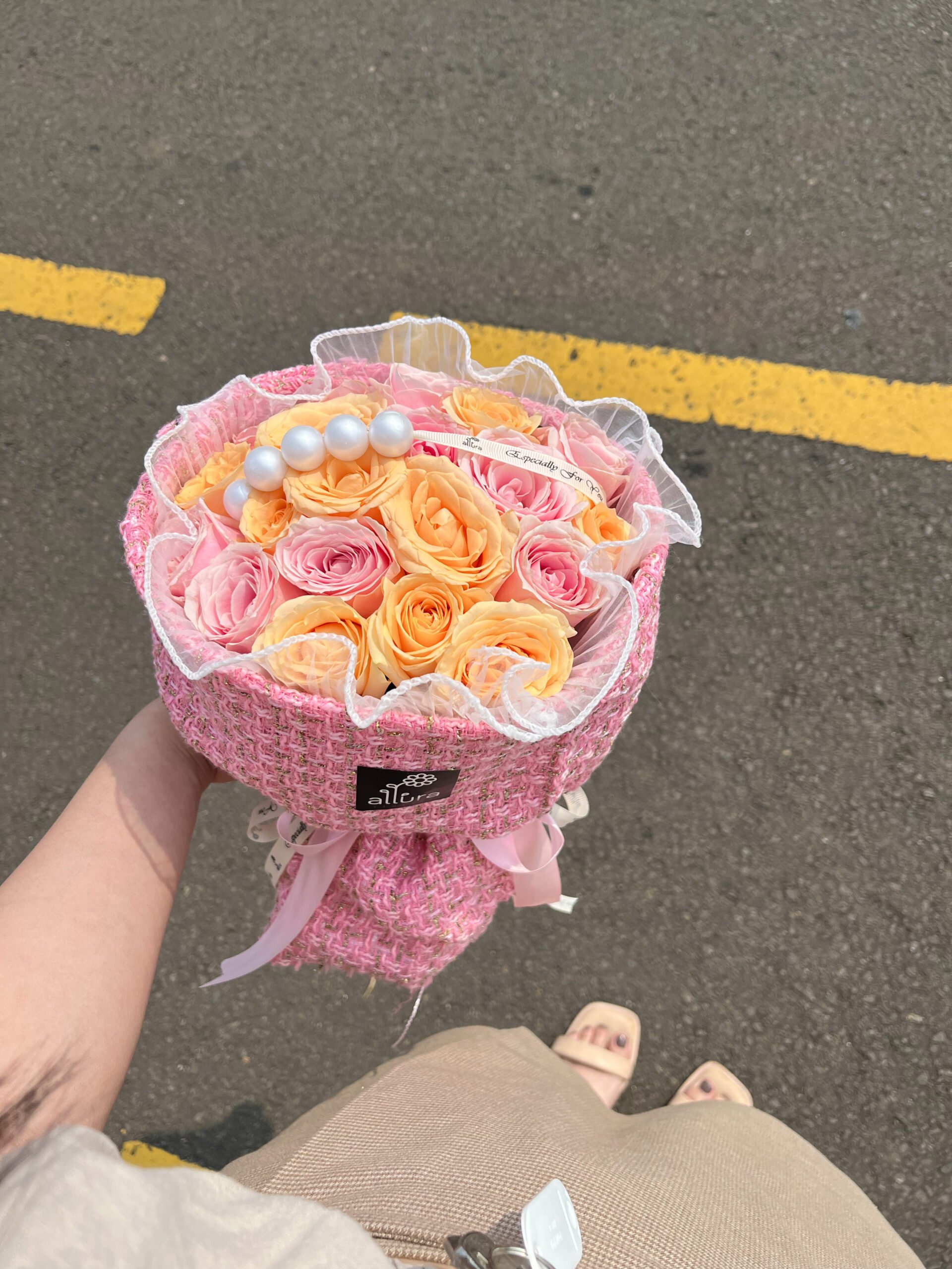 Yoora 유라 Bouquet Peach Pink - BONUS Ferrero Rocher