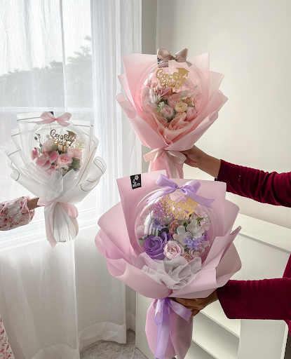 contoh buket wisuda Globe Graduation Bouquet