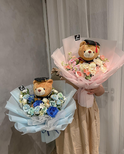 buket boneka sebagai hadiah wisuda untuk pacar