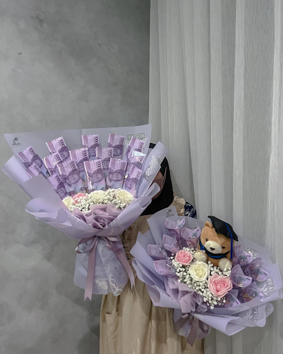 buket uang sebagai hadiah wisuda untuk pacar