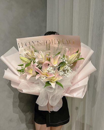 bunga lily sebagai buket anniversary