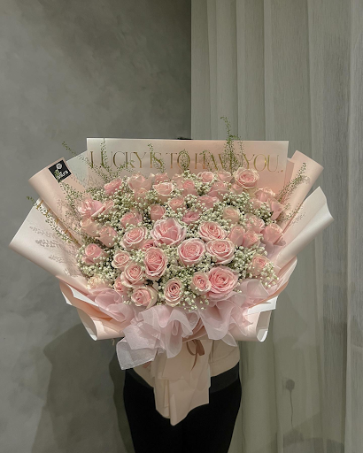rangkaian bunga mawar lucky bouquet