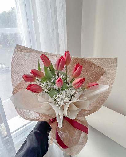 tulip bouquet merah