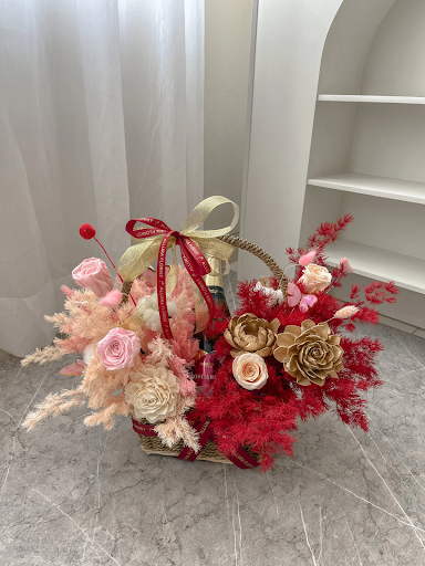 buket wine sebagai hadiah wisuda untuk pacar