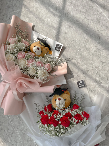 contoh buket wisuda bunga mawar dan babybreath